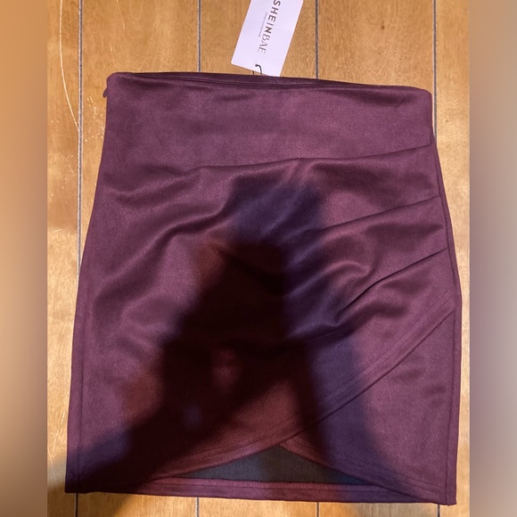 NWT Ladies Size Small SHEIN Bae Burgundy Lined Skirt - Picture 2 of 13